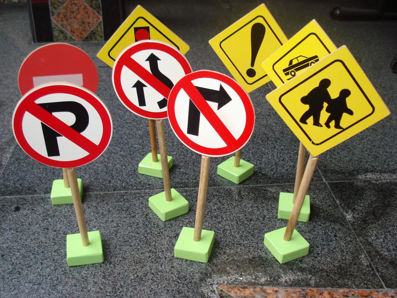 Peraturan Lalu Lintas Yang Harus Diketahui Pengemudi