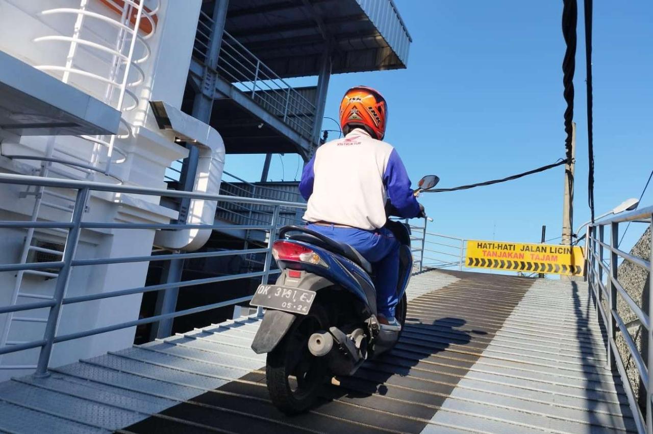 Cara Aman Berkendara Di Jalan Raya